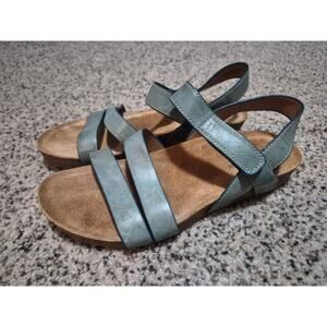 Comfortiva Womens Sandals Size 8.5W Wide Blue Leather Strappy